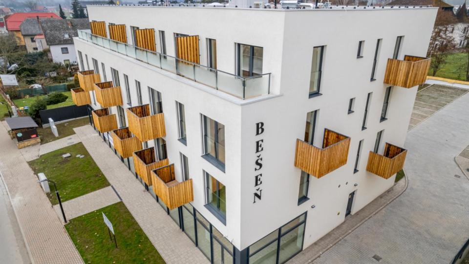 Apartman Nad Riekou Bešeňová Zewnętrze zdjęcie