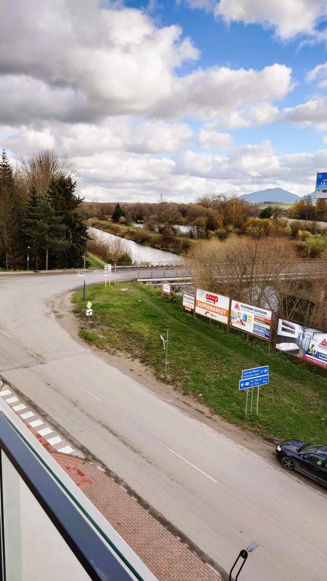 Apartman Nad Riekou Bešeňová Zewnętrze zdjęcie